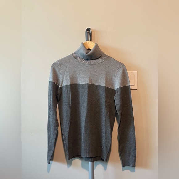 Calvin Klein Turtleneck - Picture 1 of 1